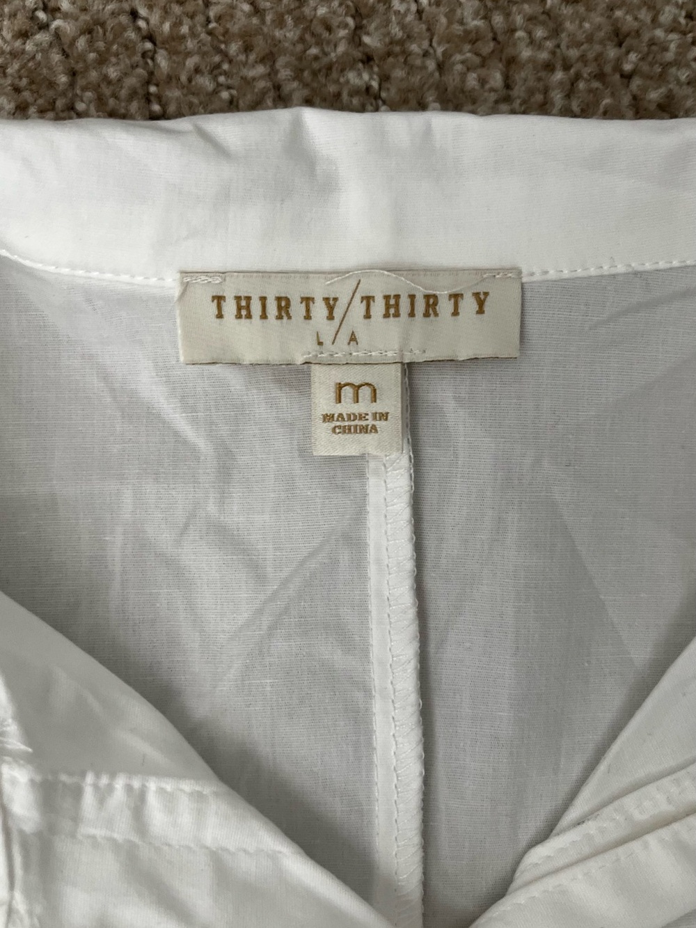🐚Thrift & Thrive Women's White Short-Sleeve Button Down Shirt - Picture 3 of 3